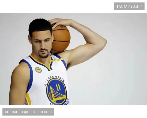 克莱更主动无球跑位为库里提升三分命中