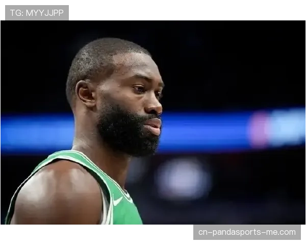 杰伦·布朗高效无球跑位拉开空间助凯尔特人攻防转换提速